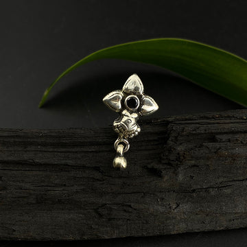 Black Flower Nose Pin